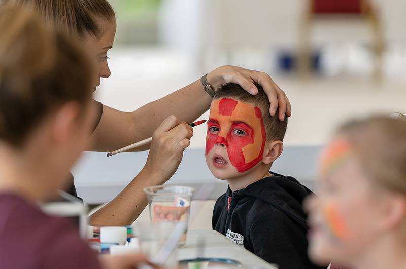 https://partykidzproductions.ie/wp-content/uploads/2019/09/Face-Painting-and-Balloon-Party-3.jpg