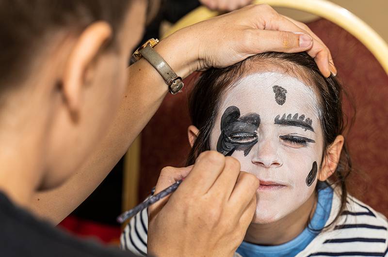 https://partykidzproductions.ie/wp-content/uploads/2019/09/Face-Painting-and-Balloon-Party-6.jpg